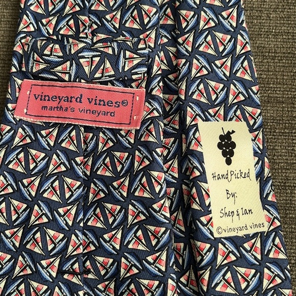 VINEYARD VINES sailboat tie - Picture 2 of 3